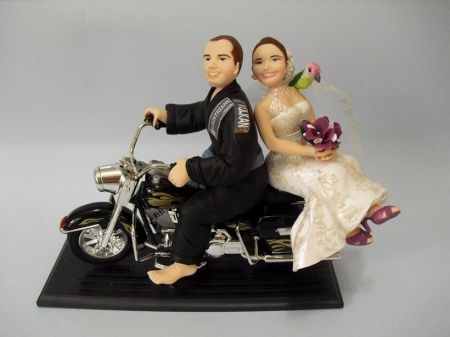 Noivinhos para Topo de Bolo com Moto 9cm para Casamento