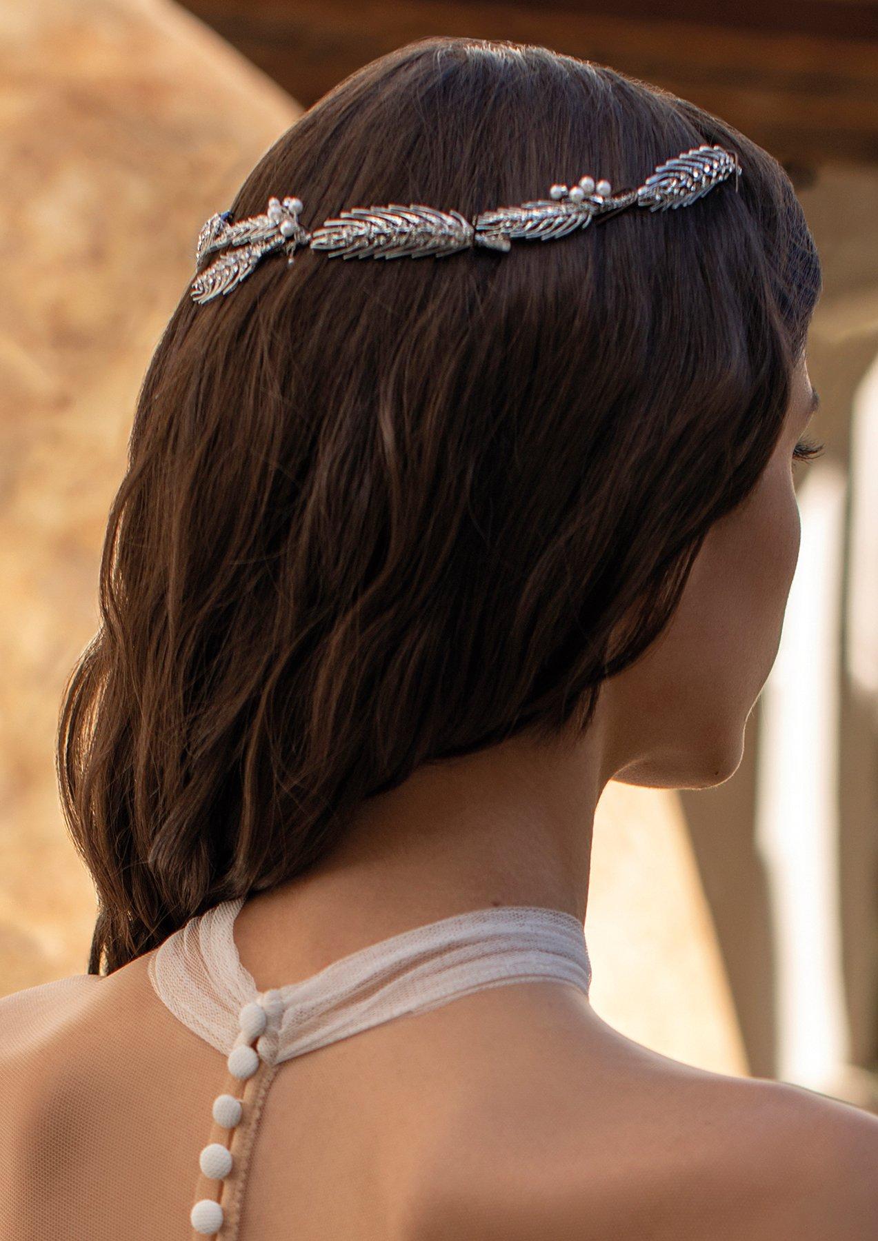 Penteados com tiara para casamento: um estilo mais original para a noiva