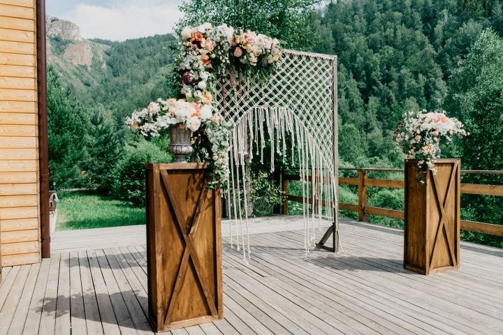 Macramê no décor: tradição artesanal no seu casamento