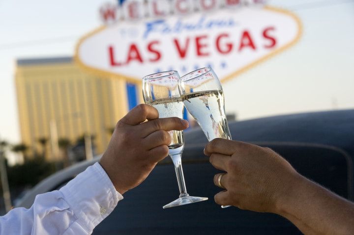 Faça como os famosos e descubra como se casar em Las Vegas