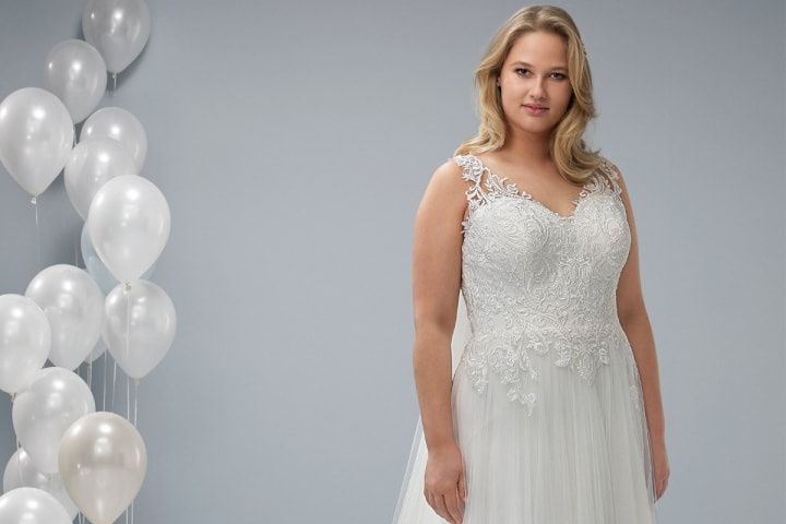 Coleção Plus da White One: um vestido de noiva que reivindica suas curvas