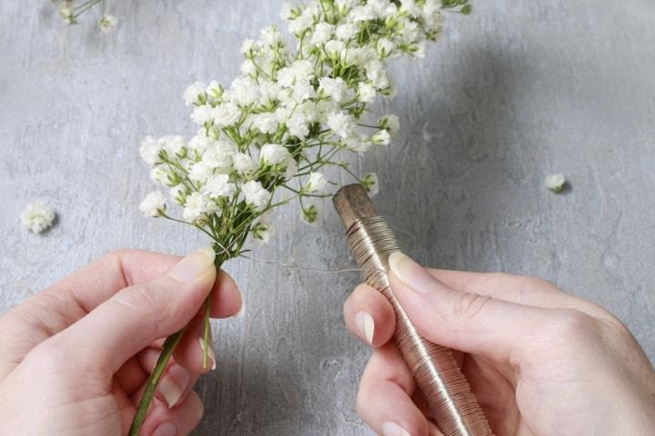 Como fazer coroa de flores sem arame
