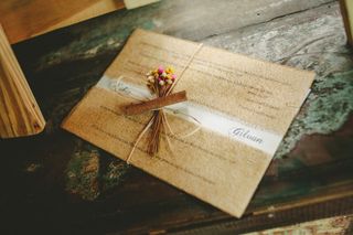 Modelo de envelope para convite de casamento
