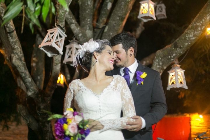 Clarice e Vinicius: um casamento em roxo e amarelo 