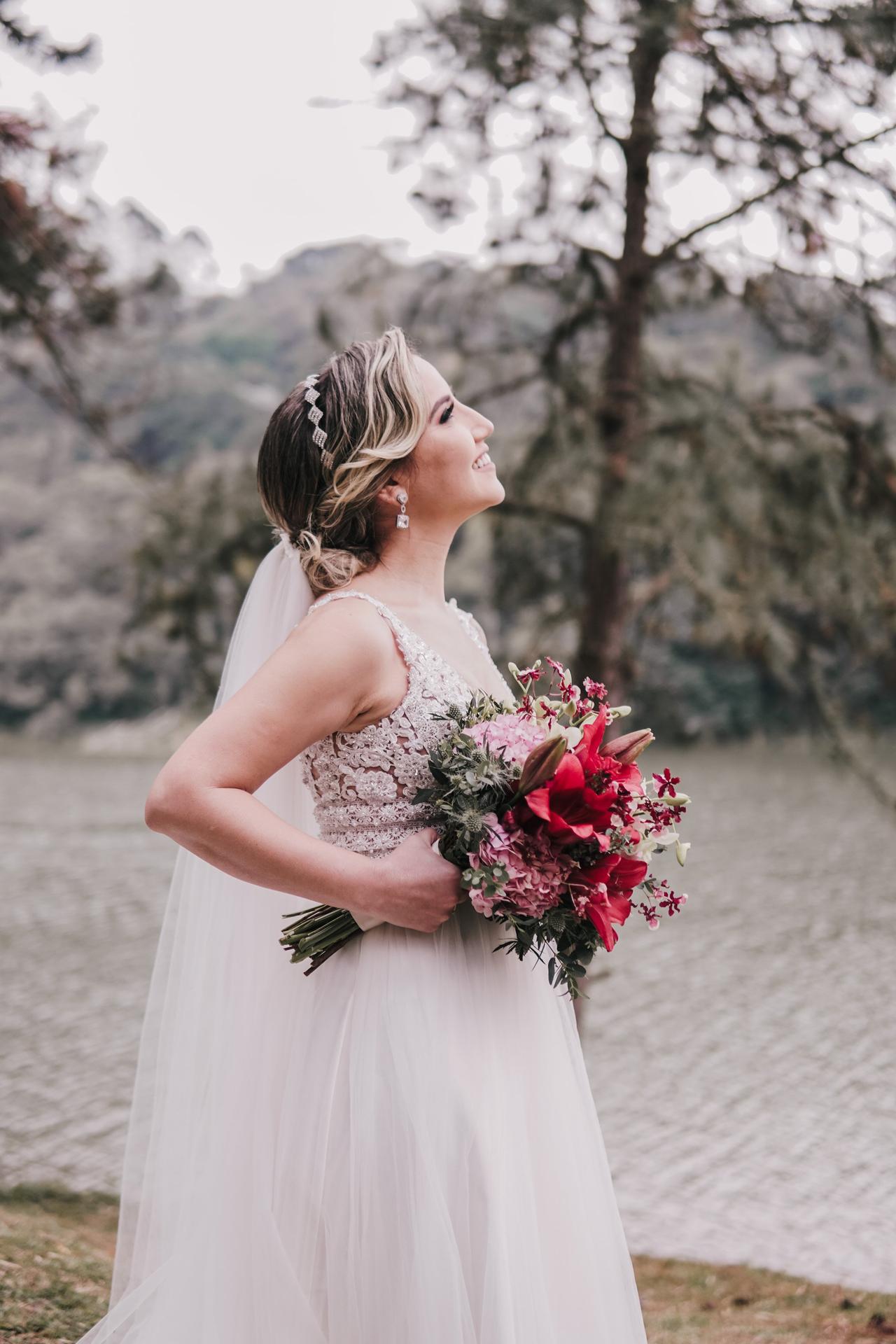 Penteado de novia com cabelo longo