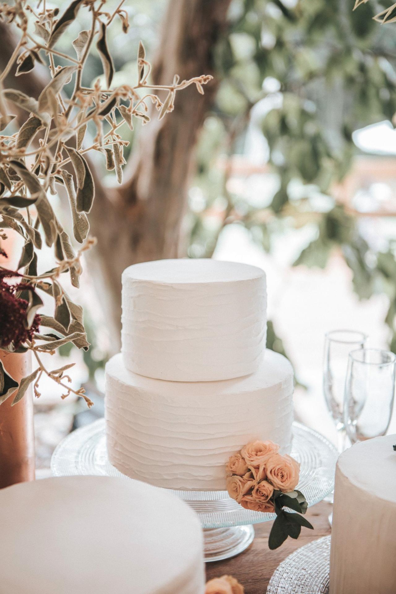 Bolo de casamento minimalista