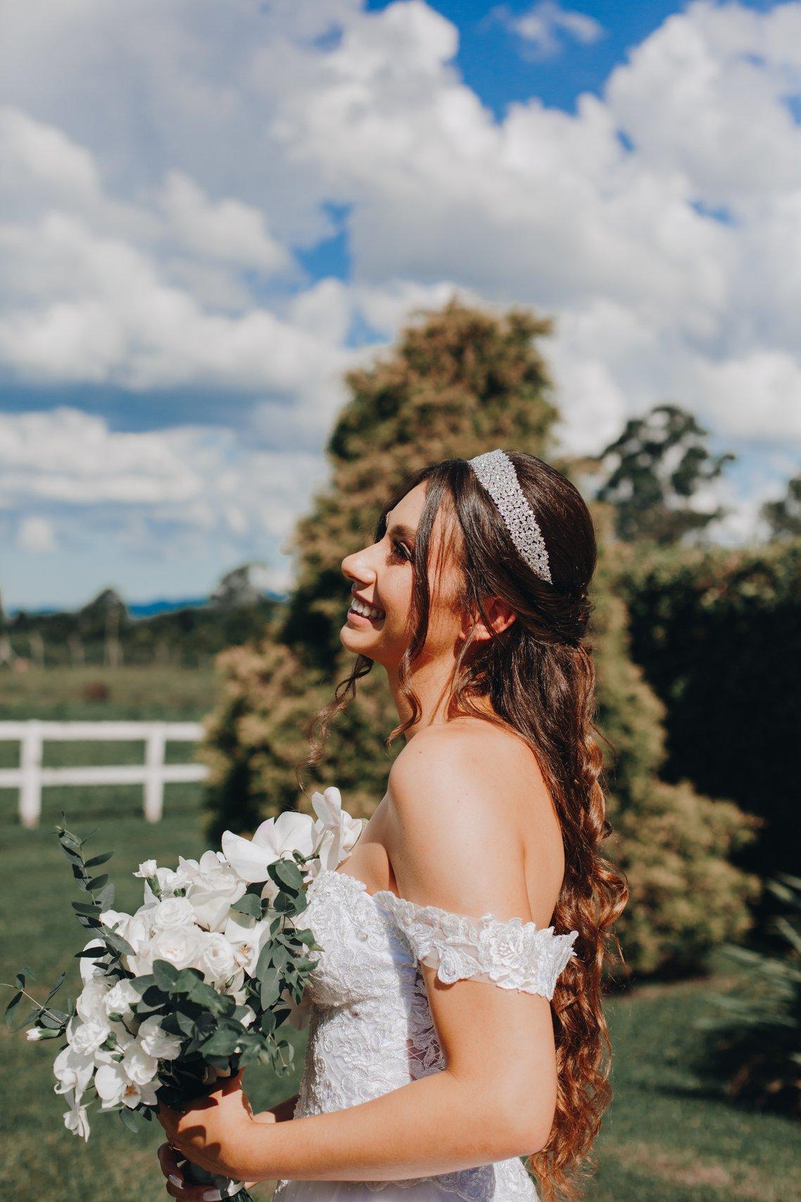 Penteado de novia com cabelo longo