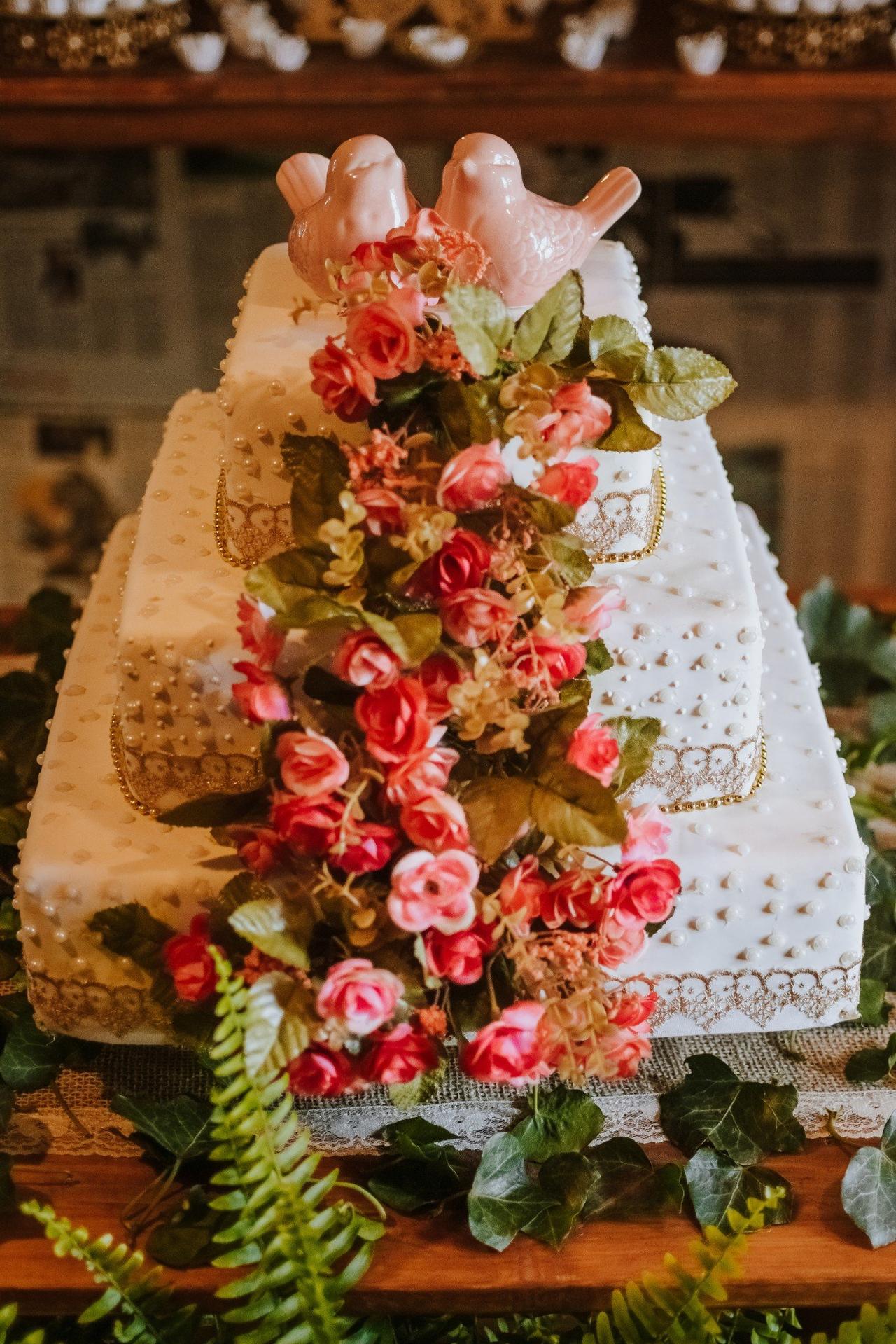 Bolo de casamento quadrado