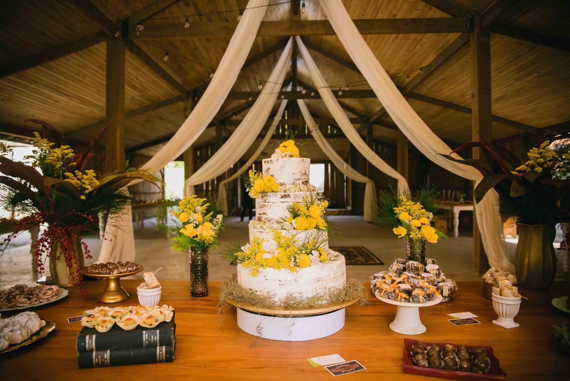 Decoração em amarelo ideias para usar essa cor vibrante no casamento