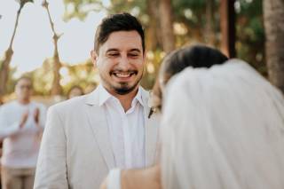 Roupa noivo casamento na praia