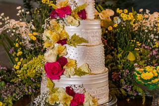 Bolo de casamento com flores