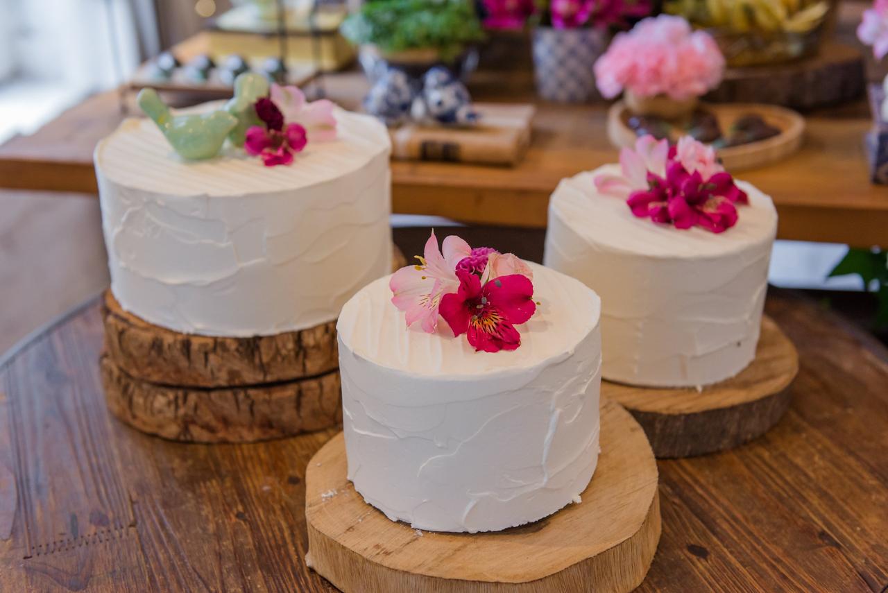 Bolo de casamento minimalista