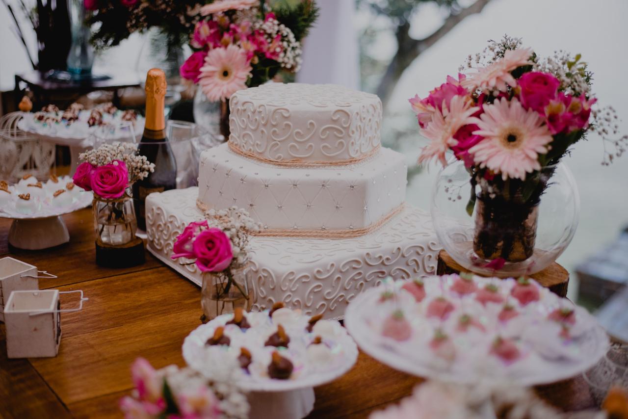 Bolo de casamento quadrado