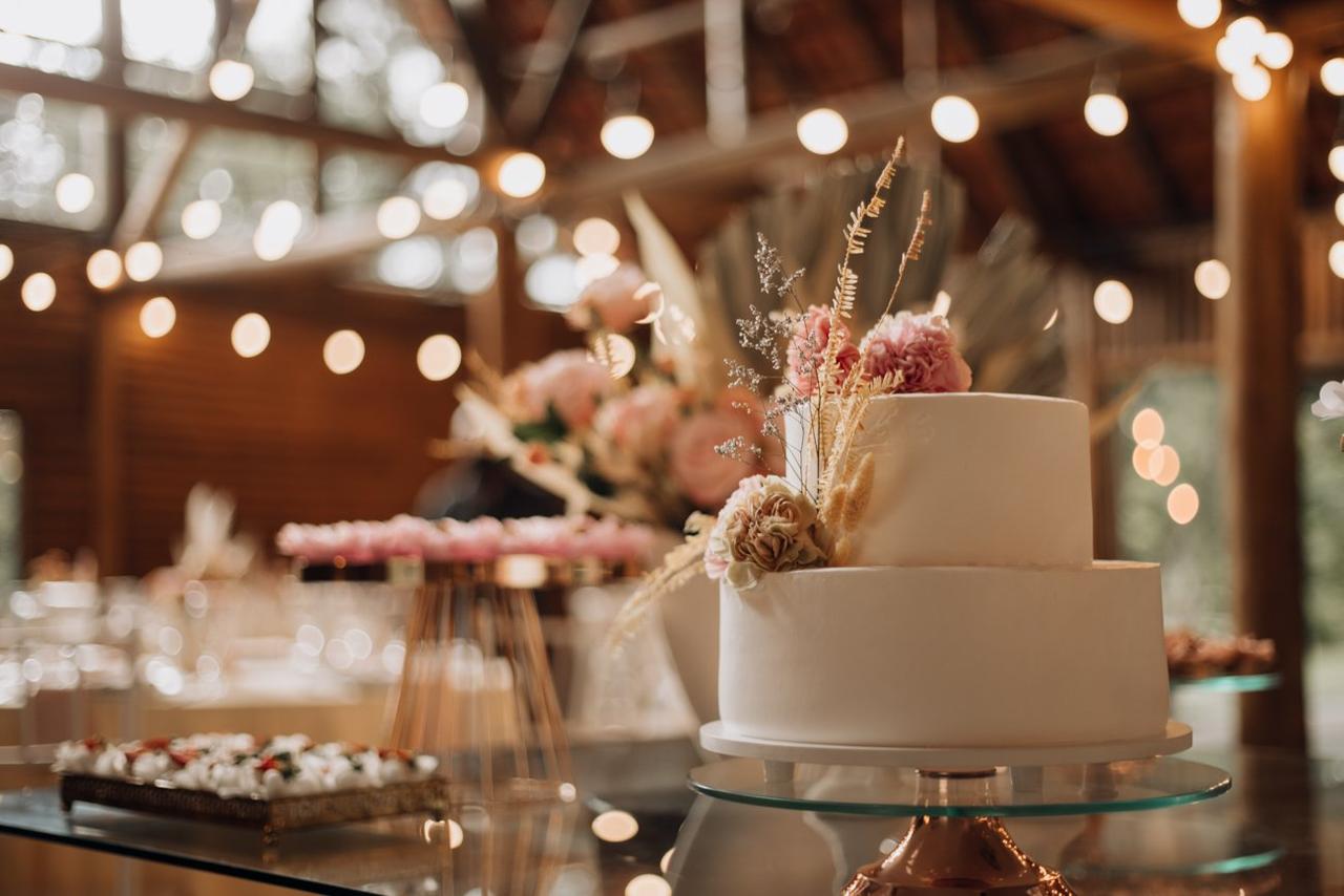 Tradição do bolo de casamento: congelar o topo para o primeiro aniversário