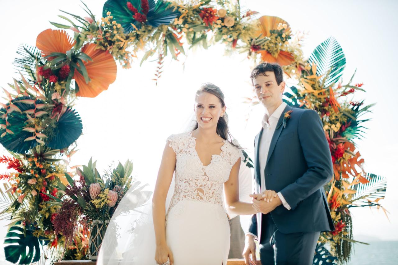 Roupa noivo casamento na praia