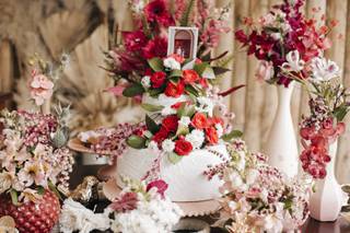 Bolo de casamento com flores