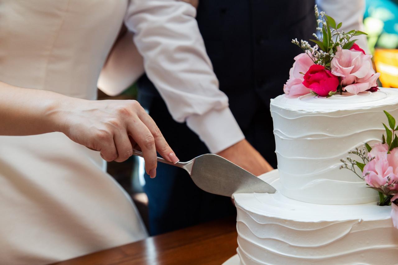 Bolo de casamento com flores