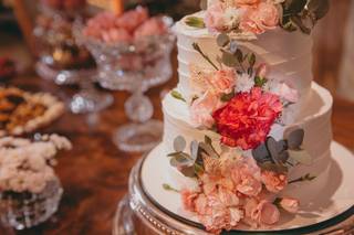 Bolo de casamento com flores