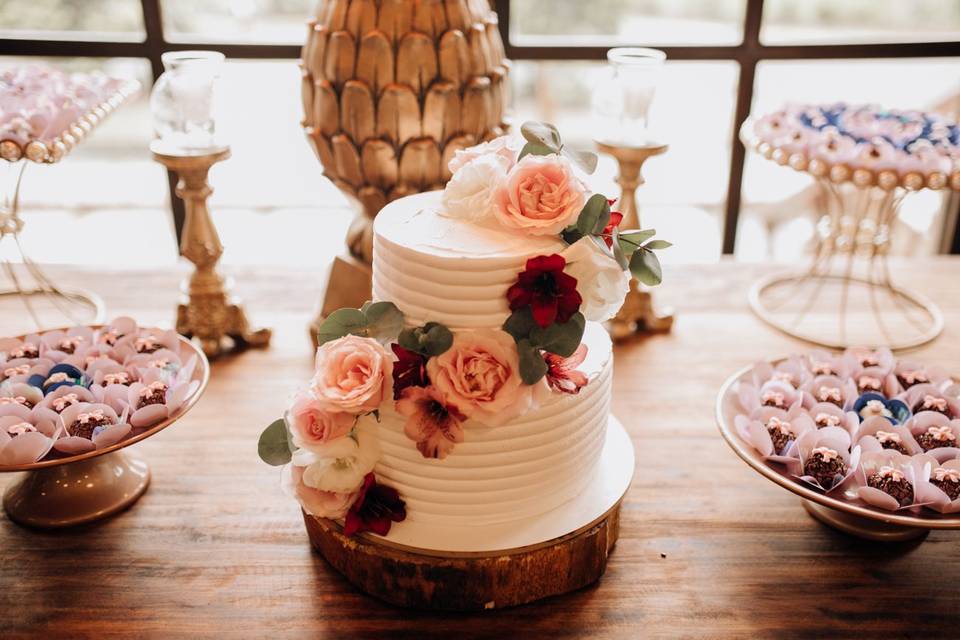Tradição do bolo de casamento: congelar o topo para o primeiro