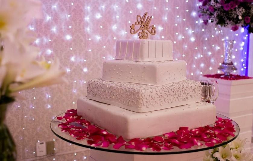 Bolo de casamento quadrado