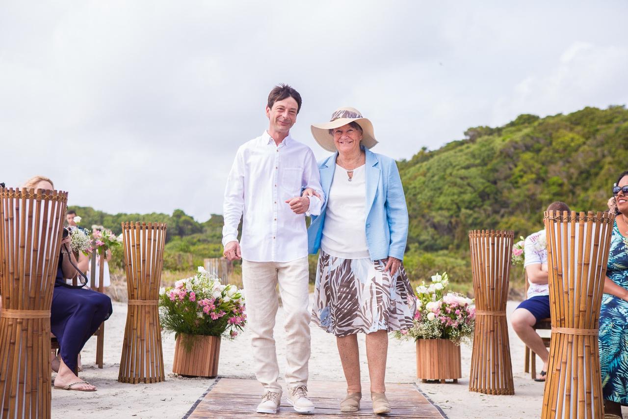 Roupa do noivo para casamentos na praia