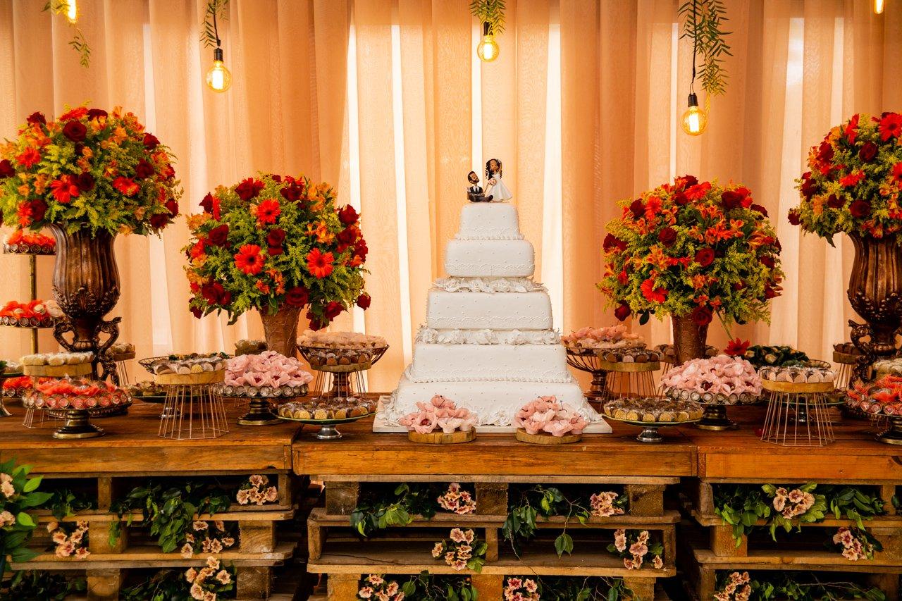 Bolo de casamento quadrado