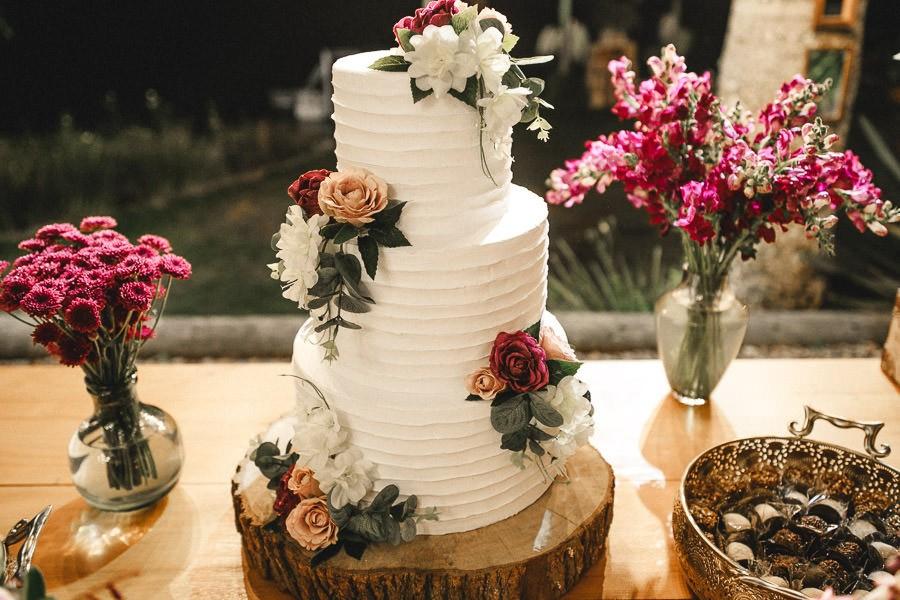 Bolo de casamento simples