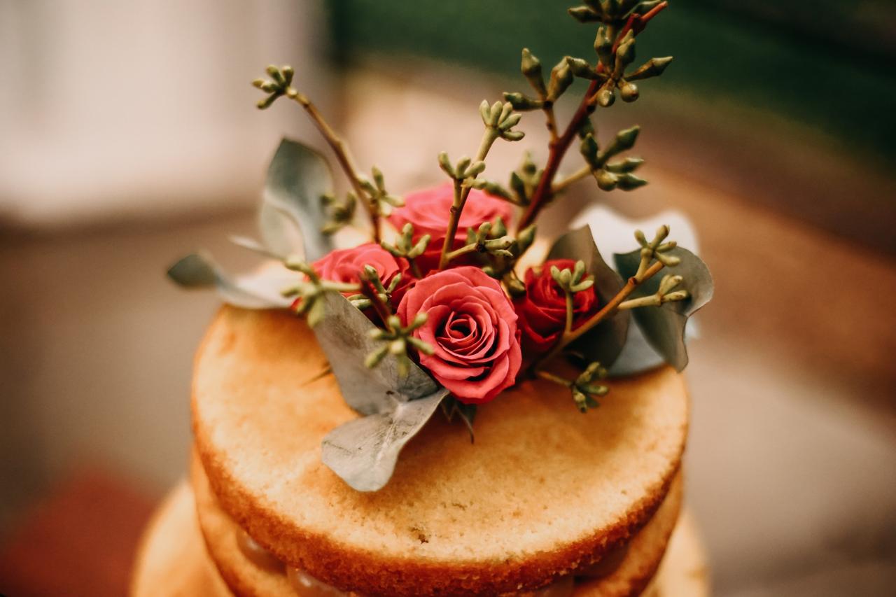 Bolo de casamento minimalista