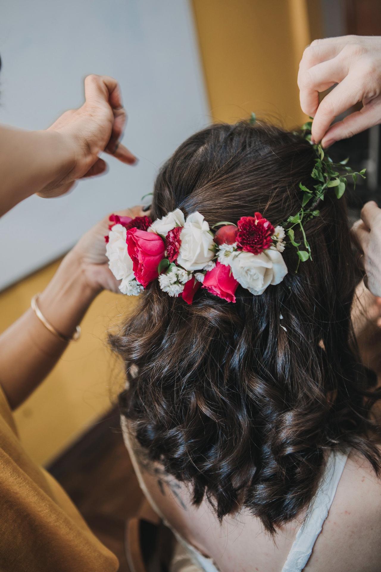 As flores mais indicadas para o seu penteado com coroa