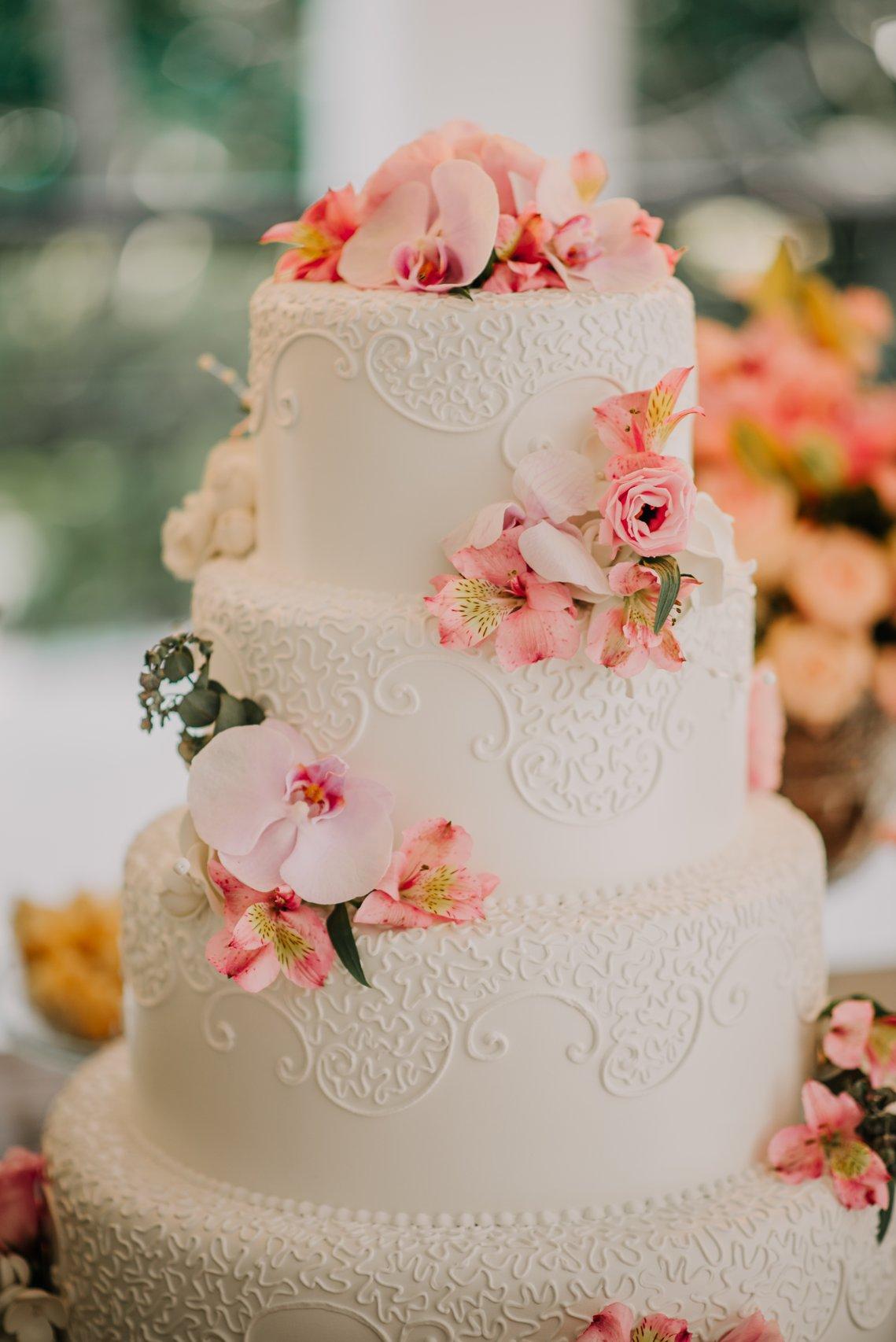 Bolo de casamento simples