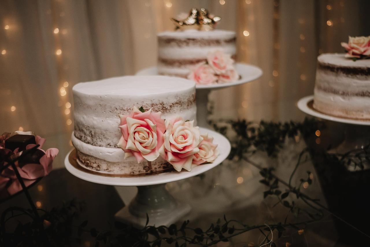 Bolo de casamento minimalista