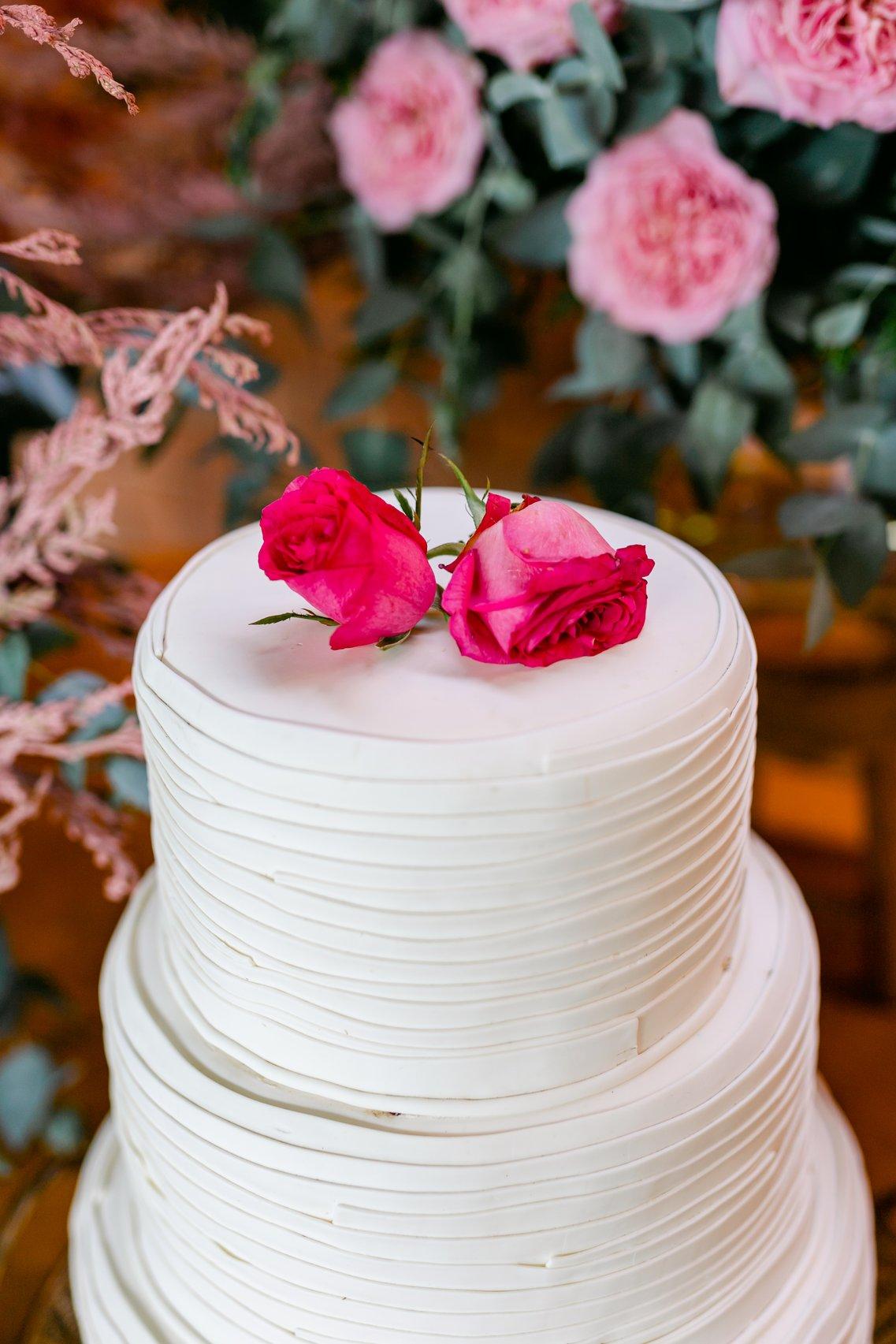 Bolo de casamento minimalista