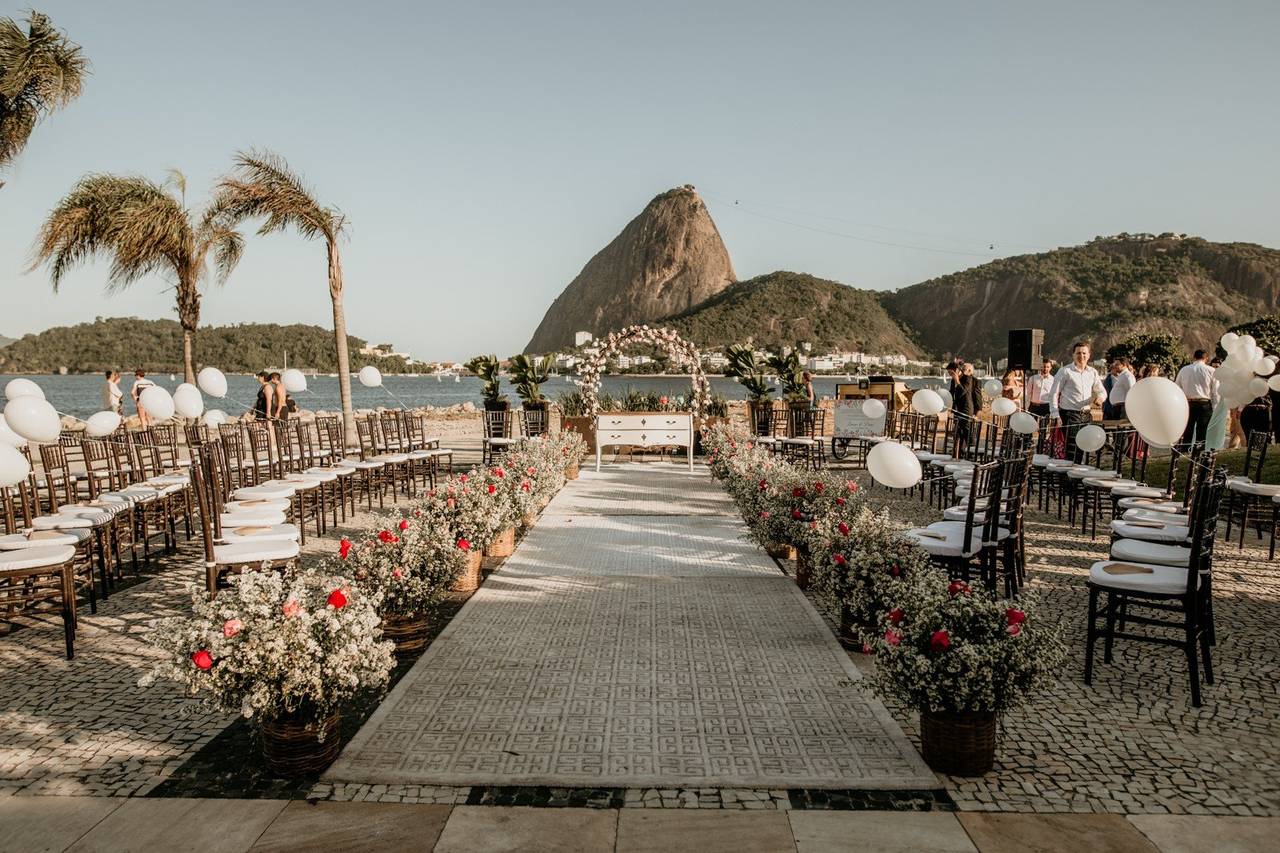 Procurando Balcão de Madeira Espaçoso? Na Victor Decor Tem!