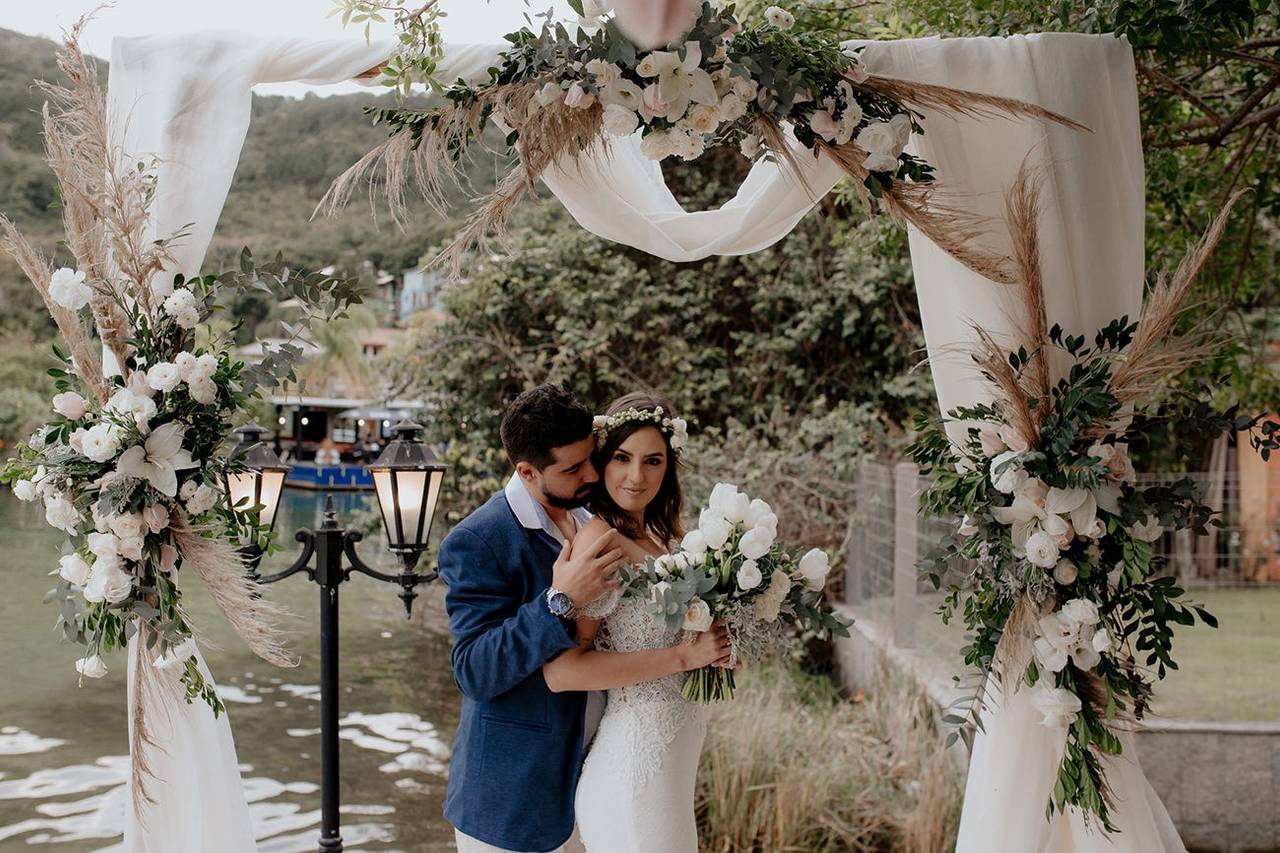 Atelier Bem Querer: Bolo Princesa, Rosa, Branco e Dourado .