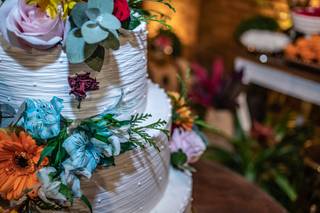 Bolo de casamento com flores