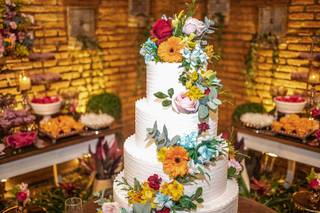 Bolo de casamento com flores