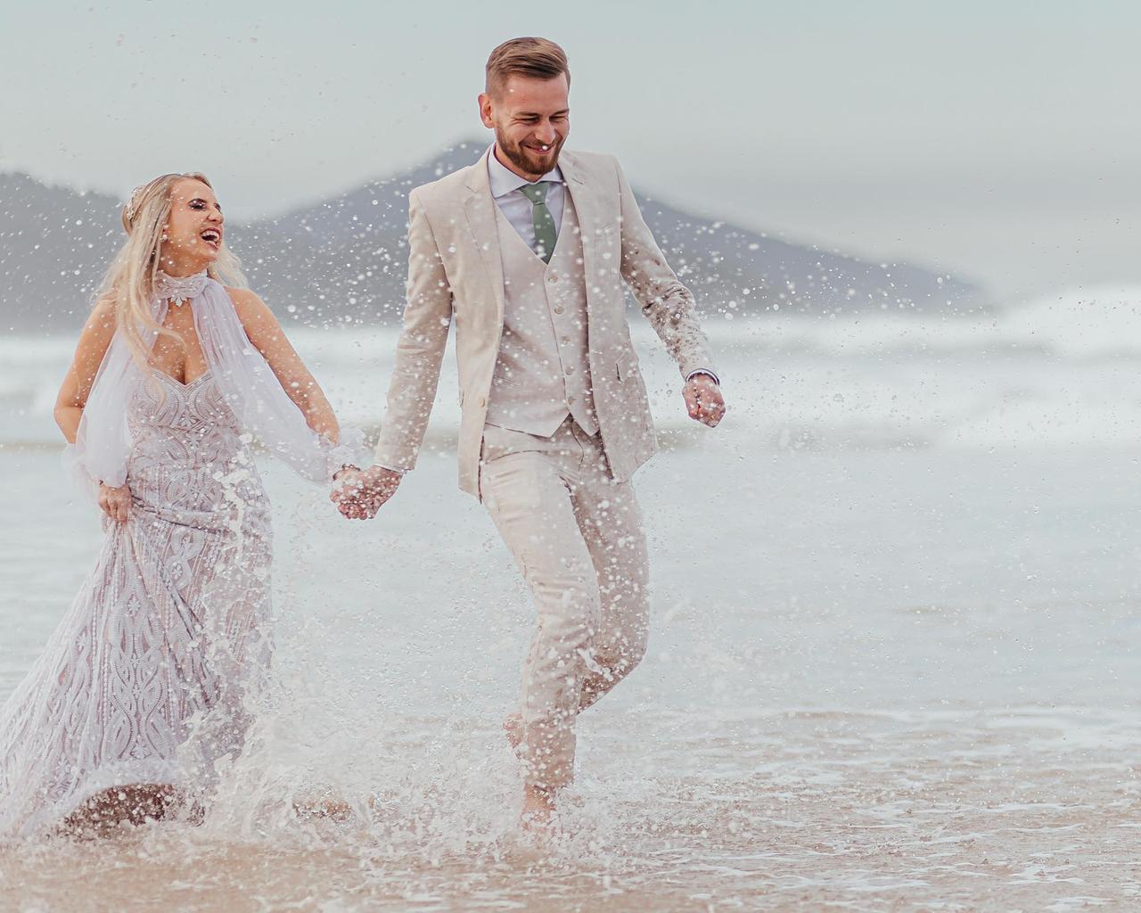 Roupa do noivo para casamentos na praia