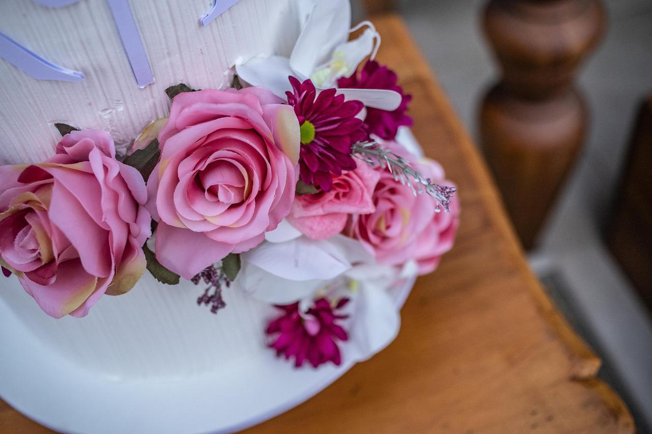 Bolo de casamento com flores