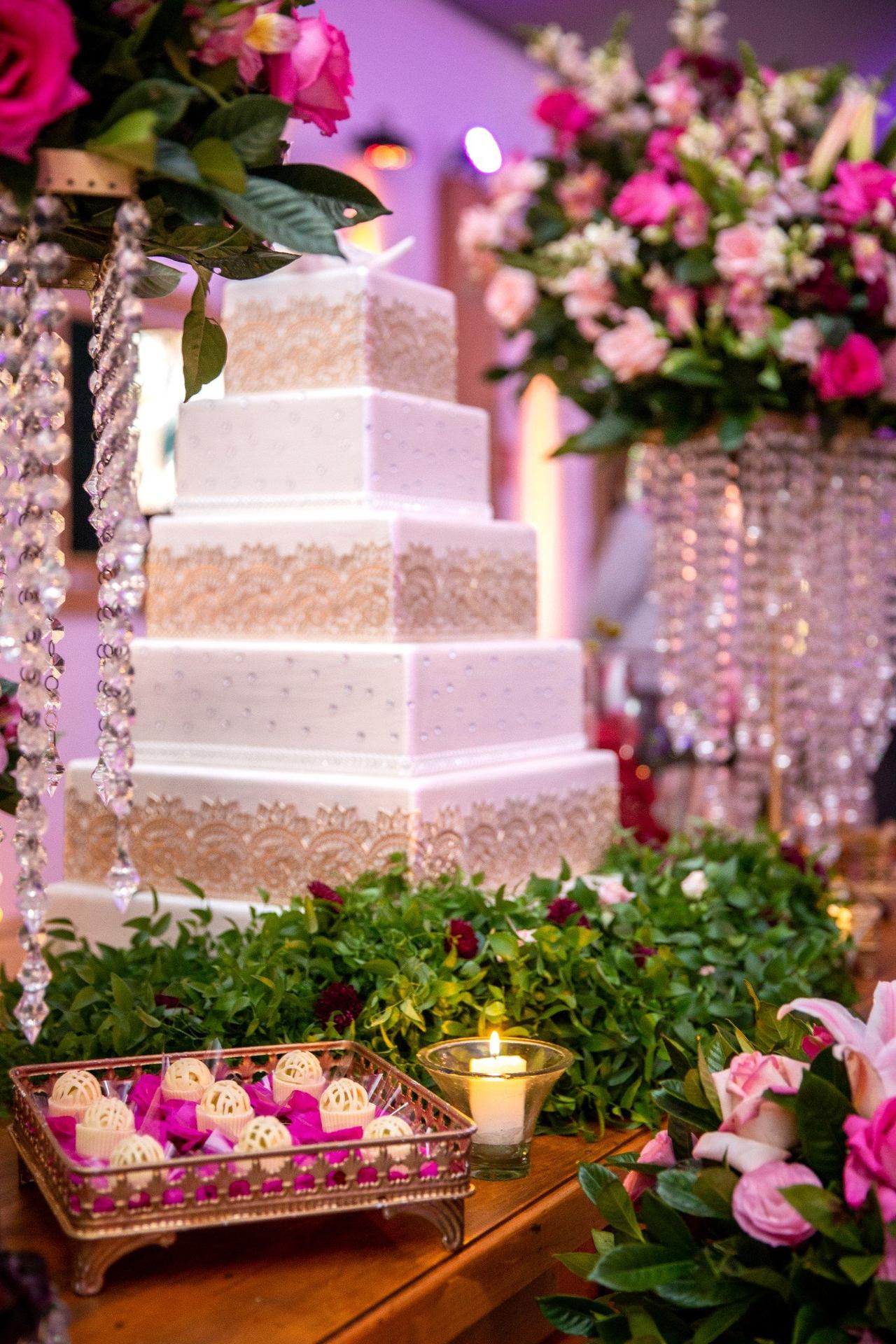 Bolo de casamento quadrado