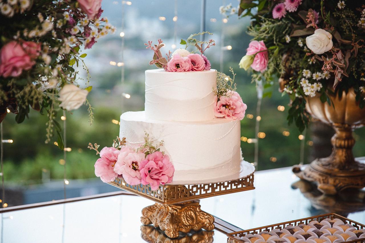 Bolo de casamento minimalista