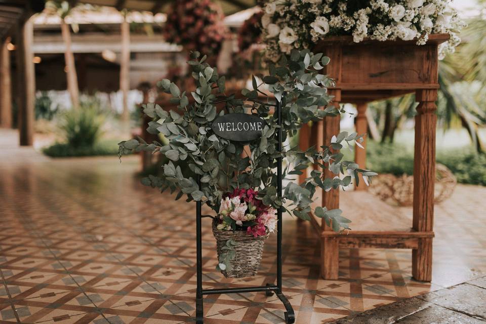  Flores artificiais na decoração do casamento