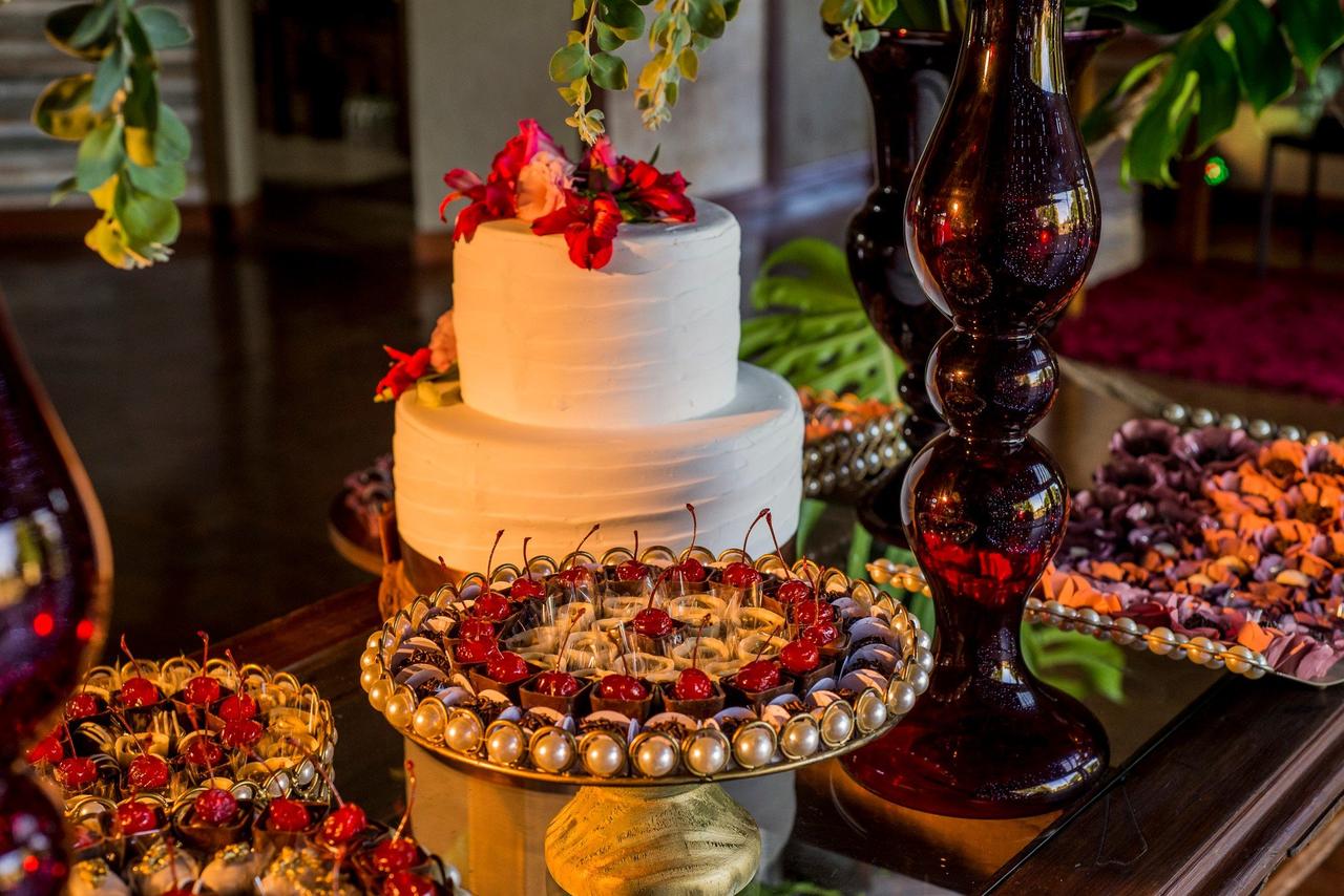 Bolo de casamento simples