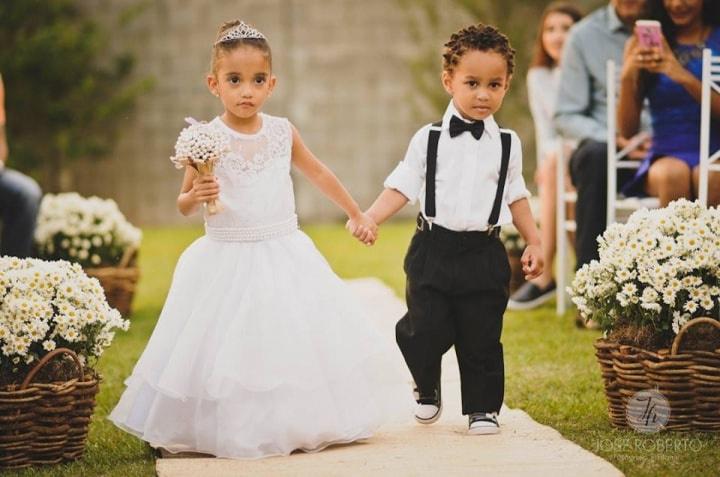 Foto: Penteado infantil festa de casamento ., auxiliar