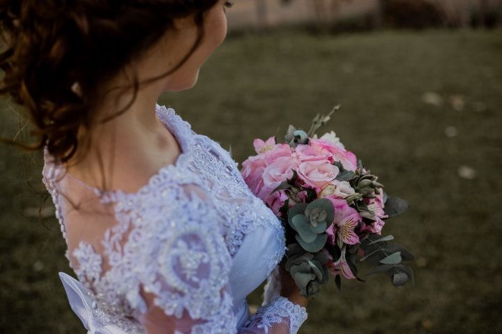 Nada de jogar o buquê no casamento: coloque num cofre!