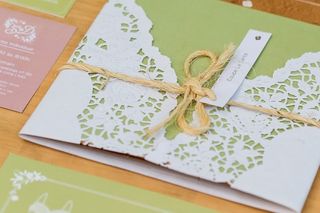 Modelo de envelope para convite de casamento