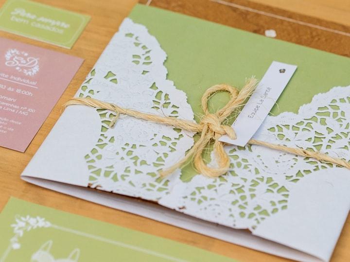 Modelo de envelope para convite de casamento