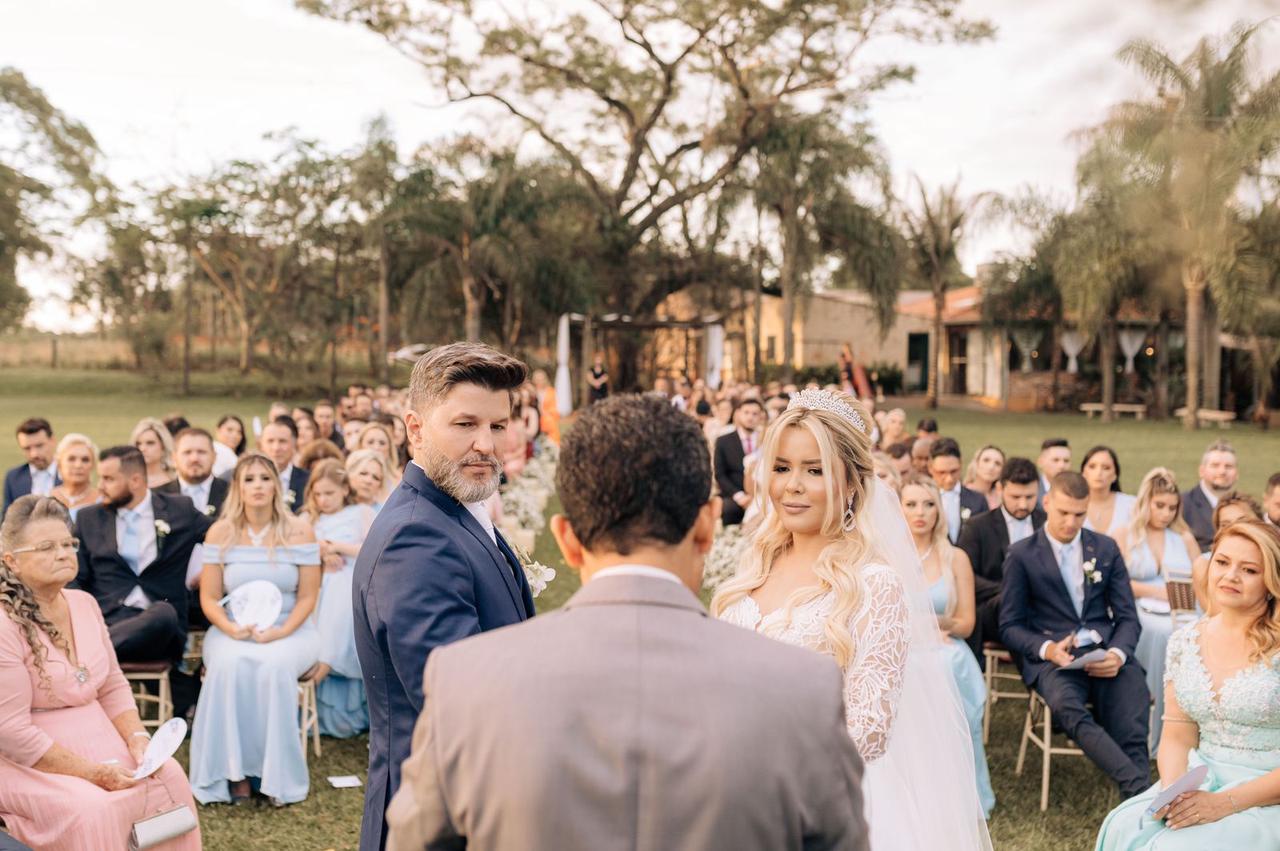 quem paga hospedagem dos convidados casal na cerimonia