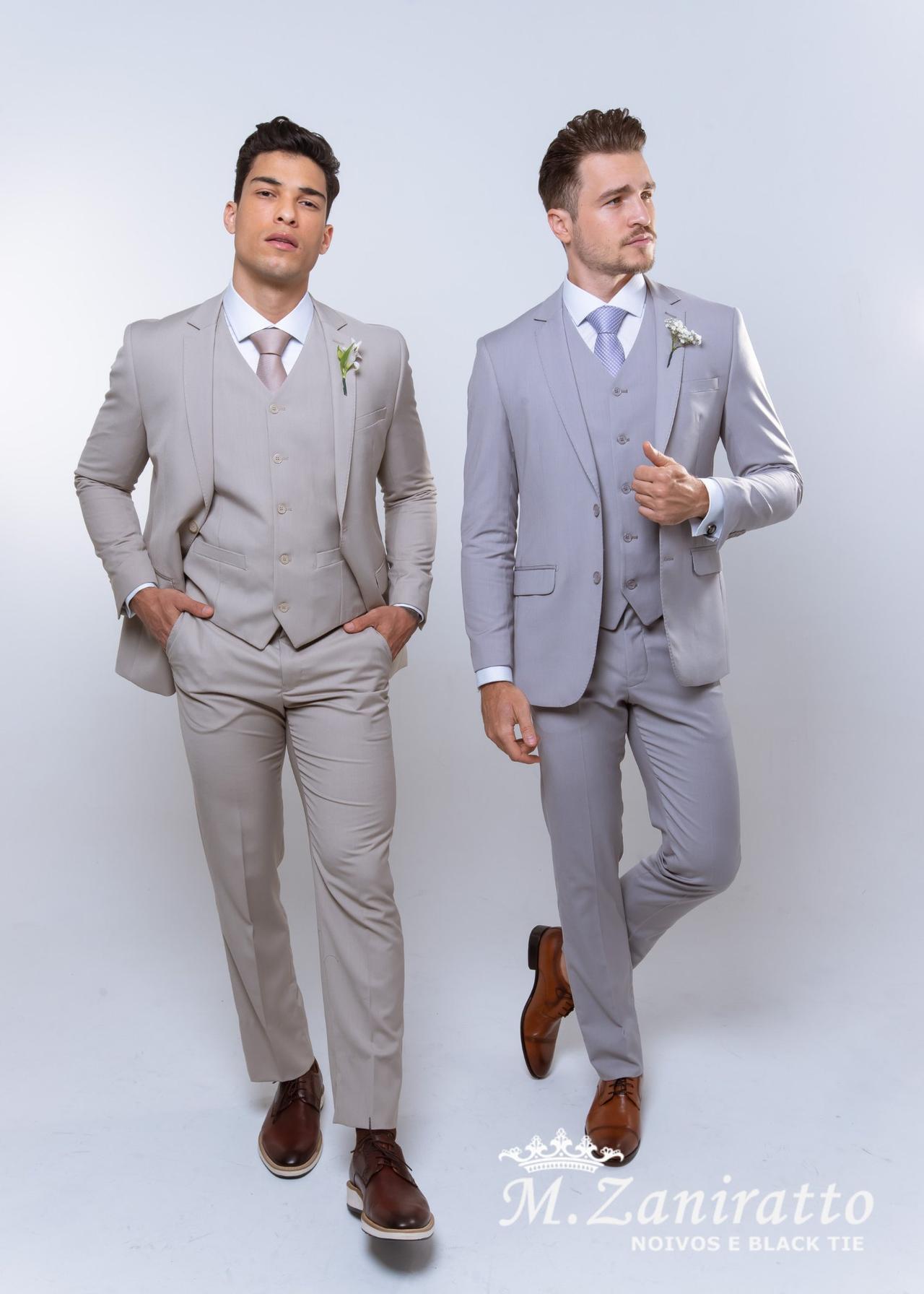 Homens com traje de casamento