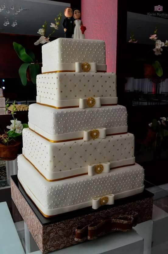 Bolo de casamento quadrado