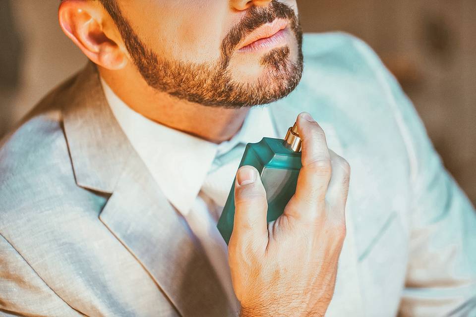 O guia que o noivo precisa para escolher o seu perfume